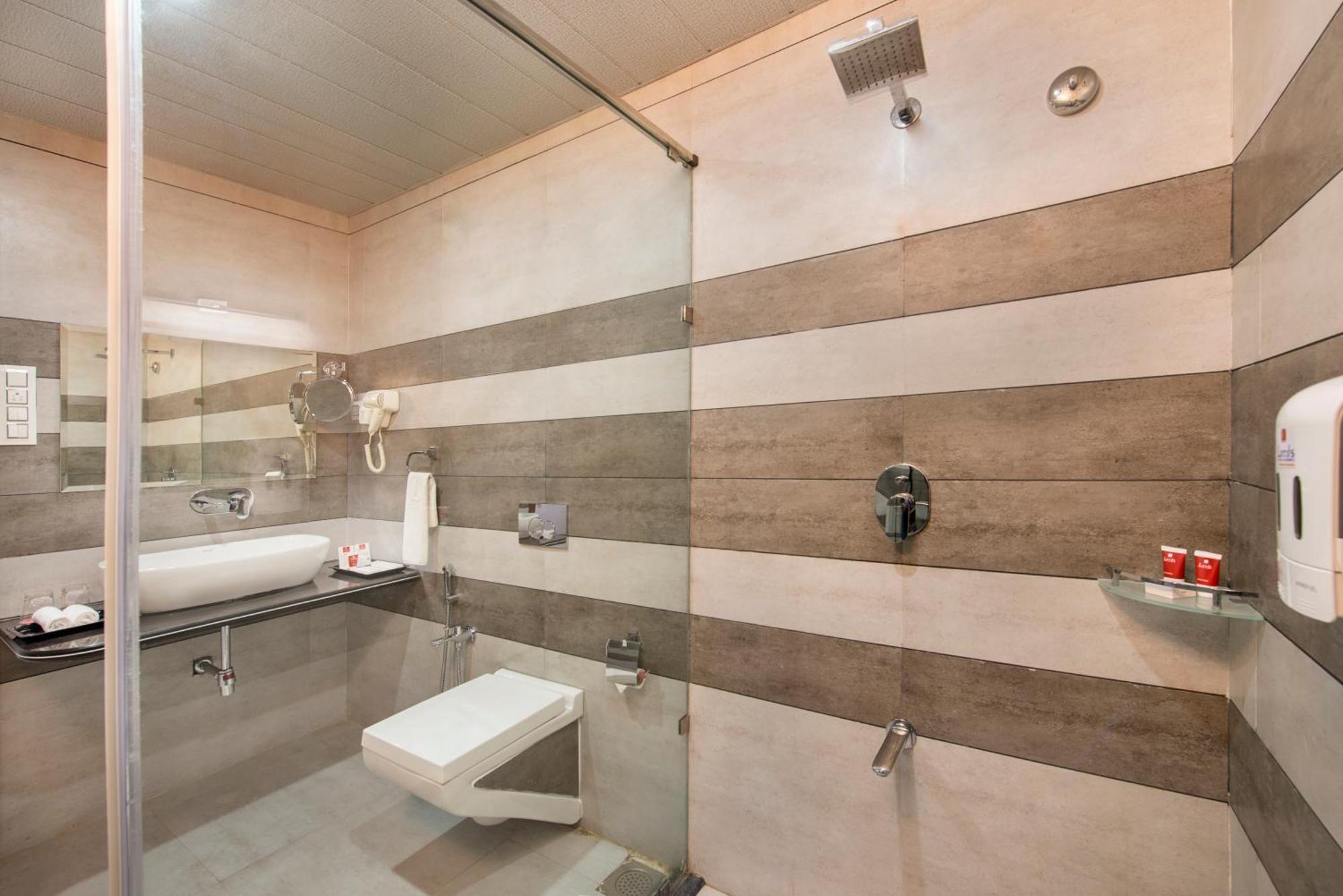 Lords Eco Inn Morbi Habitación foto